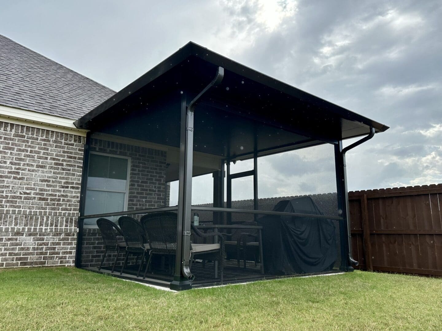 Screened patio with outdoor dining set